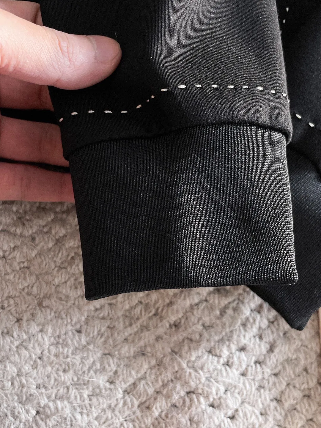 🅿️720 LV hot-selling suit is coming. Focus on the original version of the official website. 2025 new hot-selling cardigan suit. The original order is the best. 🇭🇰The meticulous work of top designers. It has a fitting and perfect upper body effect. All-natural high-quality Tencel Roman cotton 100%, close-fitting comfort, noble and elegant! Original hardware embodies elegance and nobility! Counter size: M-3XL (maximum wear up to 190 pounds)